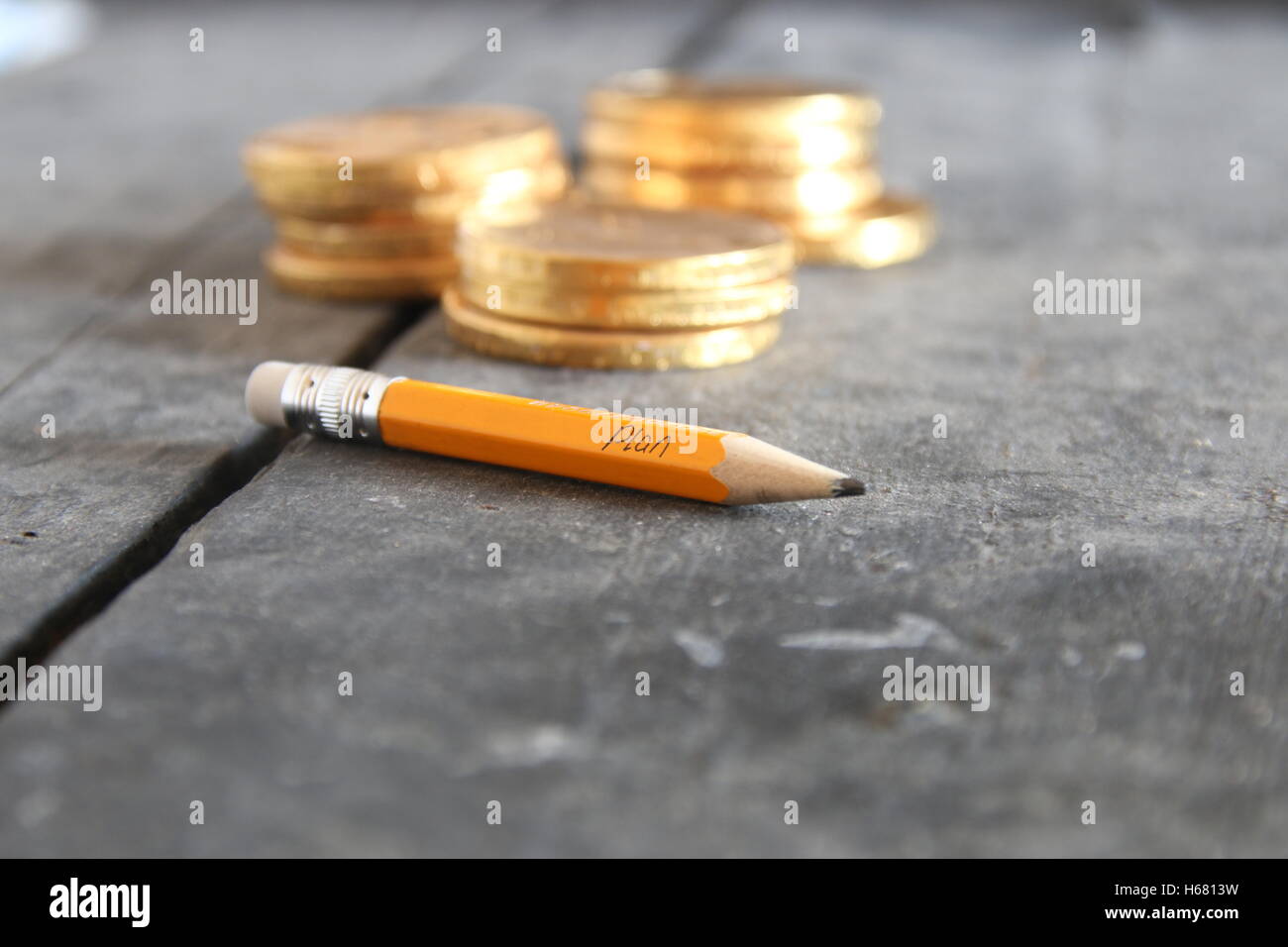 Business Plan oder Strategie-Konzept. Geld und Bleistift. Stockfoto