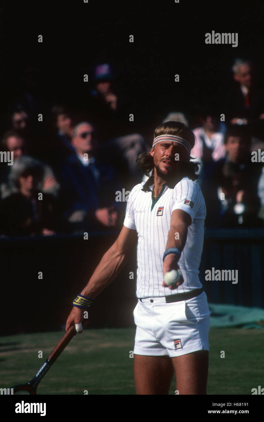 Bjorn Borg dienen in Wimbledon, 1980, dem Jahr gewann er seinen fünften Titel. Stockfoto