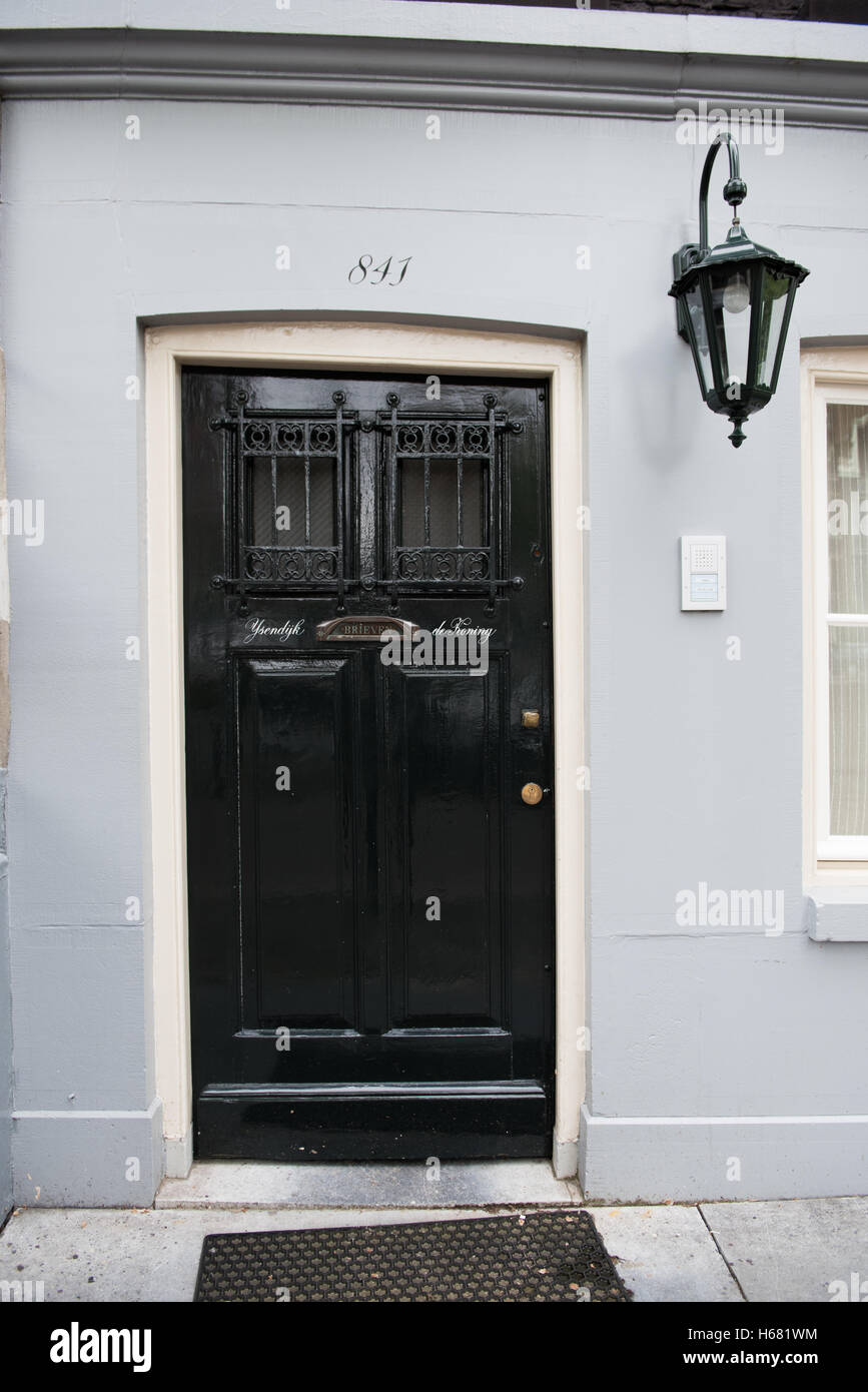 schwarze Tür Stockfoto
