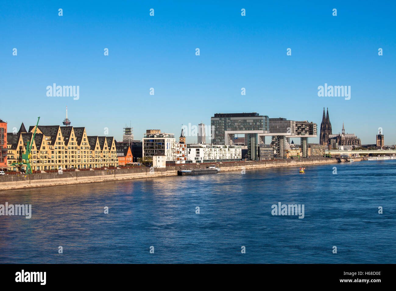 Deutschland, Kölner Rheinau-Hafen, Rhein, Dom. Stockfoto