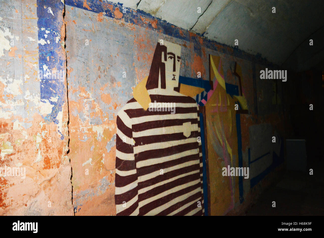 Street-Art in einem alten verlassenen Gefängnis in tallinn Stockfoto