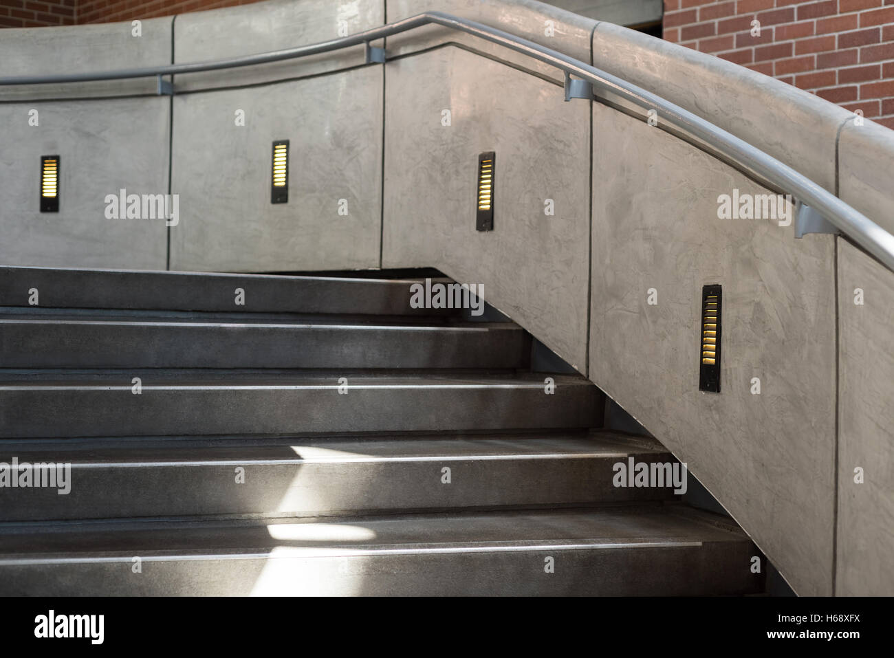 Blick auf moderne Treppe Stockfoto