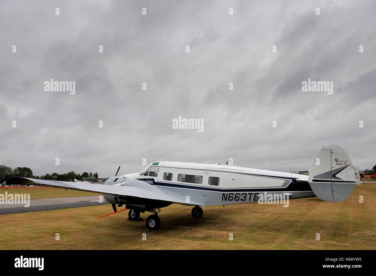 Eine Beechcraft Super 18 North Weald Airfield, Essex, England, Vereinigtes Königreich, Europa Stockfoto