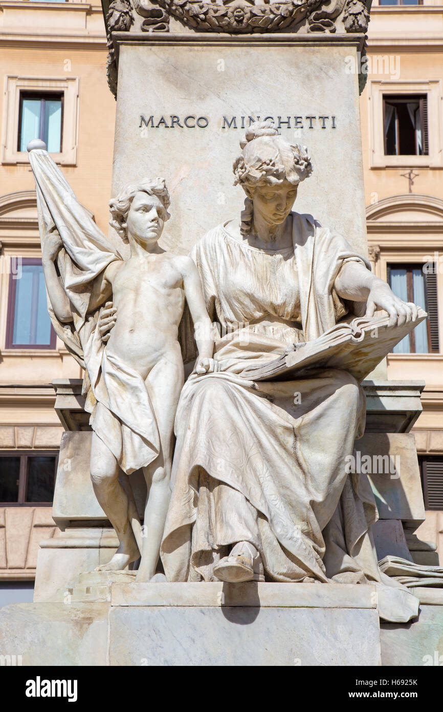Rom, Italien - 12. März 2016: Skulpturale Marmor-Gruppe "Politik und Menschen" im Untergeschoss des Memorial Marco Minghetti Stockfoto