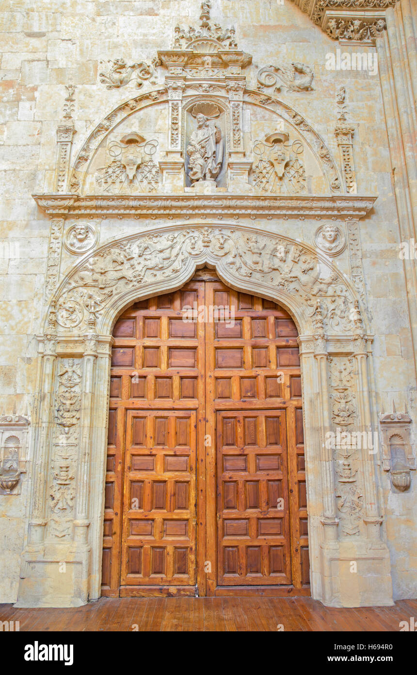 SALAMANCA, Spanien, APRIL - 16, 2016: Das Renaissance-Portal (Puerta de San Jose) im Atrium des Kloster Convento de San Esteban. Stockfoto