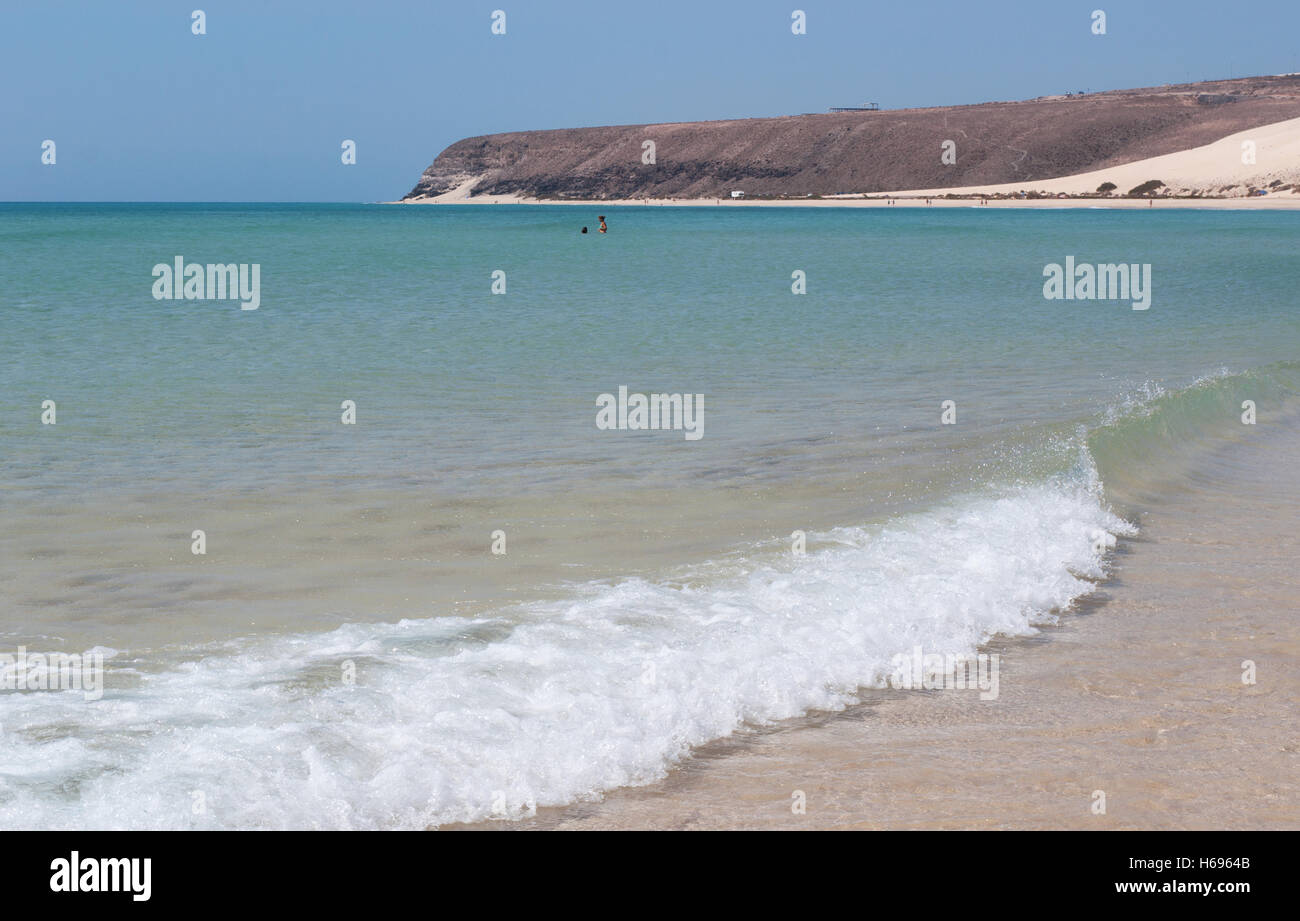 Fuerteventura: kristallklares Wasser und Panoramablick über den Strand von Jandia Stockfoto