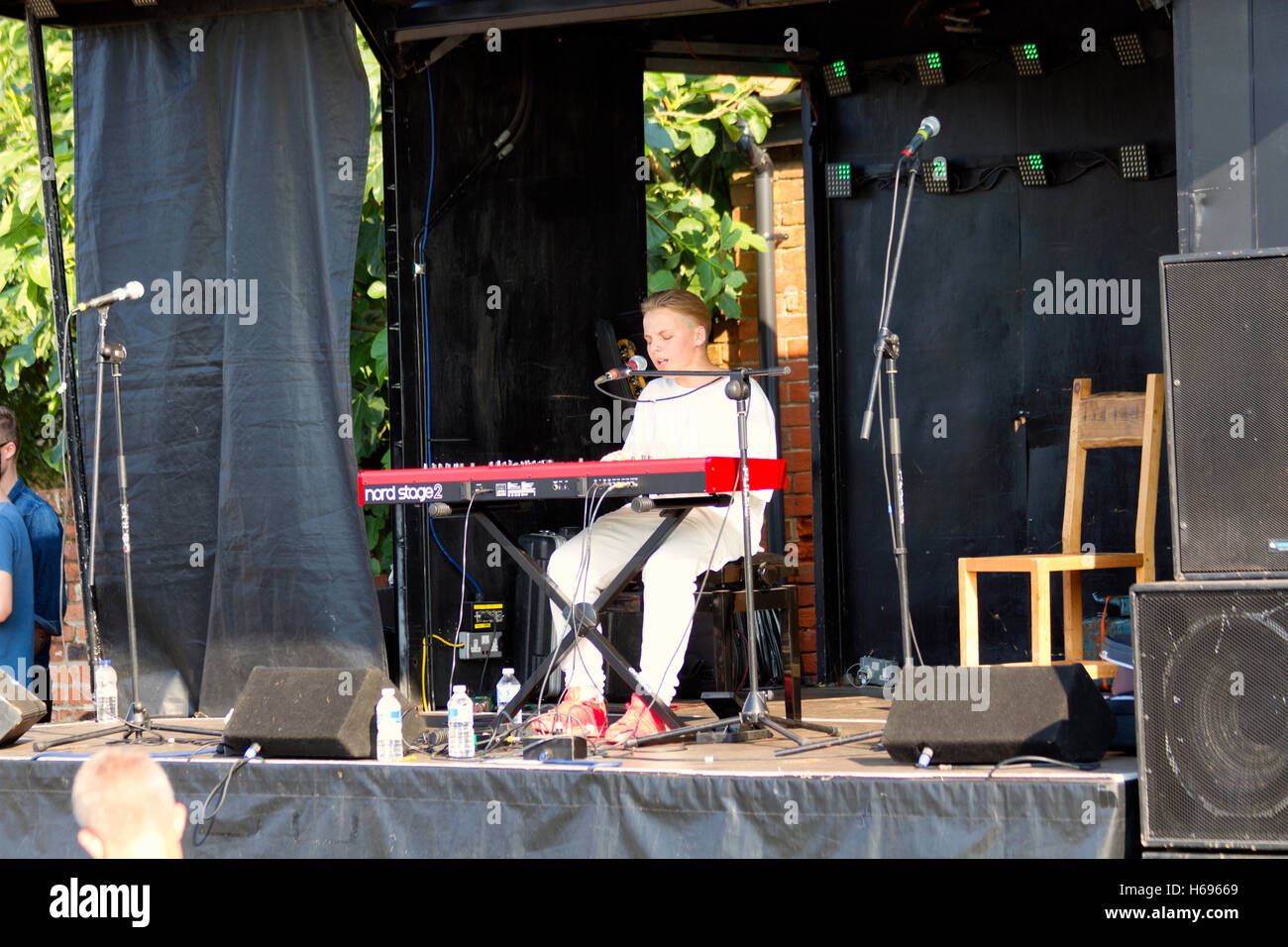 Aaron Floyd, erklingt in der jährlichen Musik-Festival von Würstchen und Bier, Jimmys Farm, Ipswich, Suffolk, UK, 2016 Stockfoto
