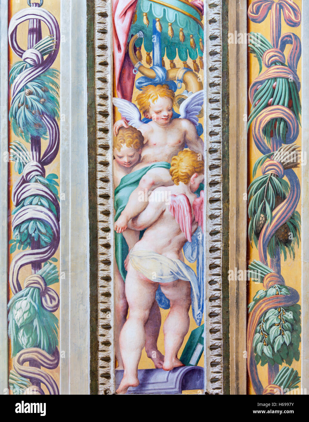 CREMONA, Italien - 24. Mai 2016: Die symbolische Freske von Engeln in Chiesa di San Sigismondo Stockfoto