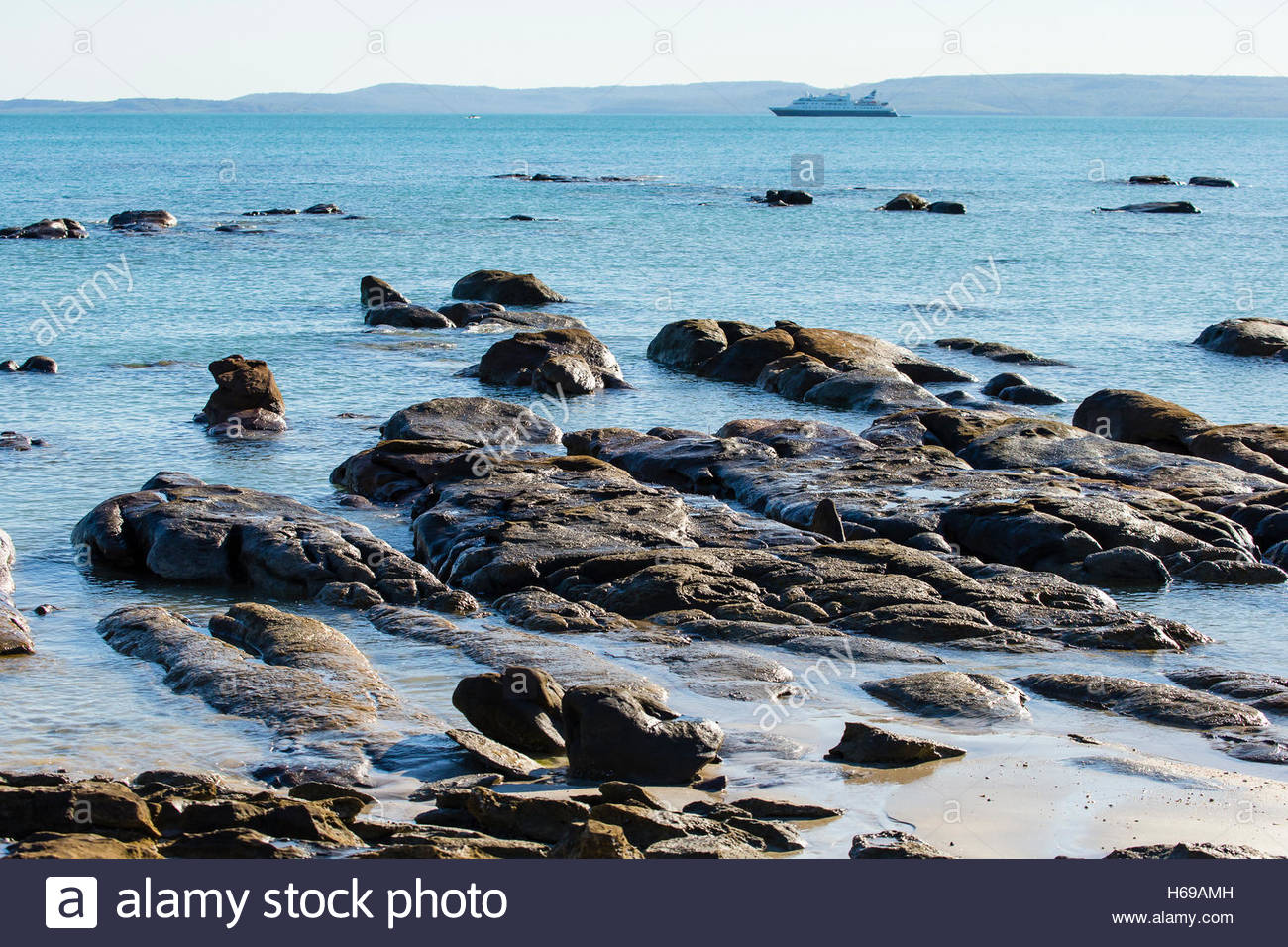 Fossilien und Muscheln in der Nähe von Berach Rock auf Jar-Insel in der Kimberley Region Nordwesten Australiens. Stockfoto