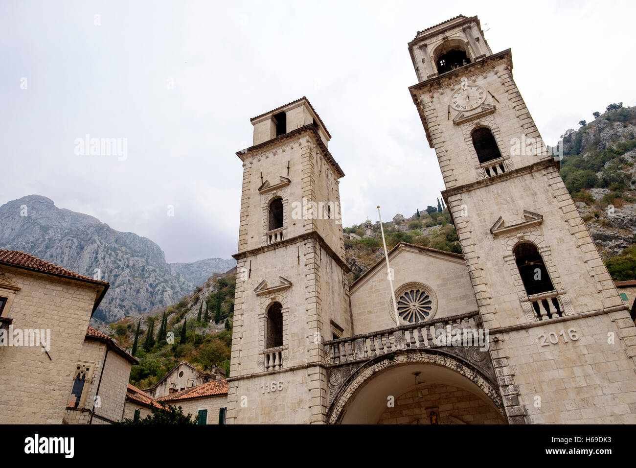 Die Kotor Kathedrale oder Katedrala Svetog Tripuna, befindet sich auf der Pjaca Sv Triuna in der Stadt von Kotor, Montenegro, auf Kotorfj Stockfoto