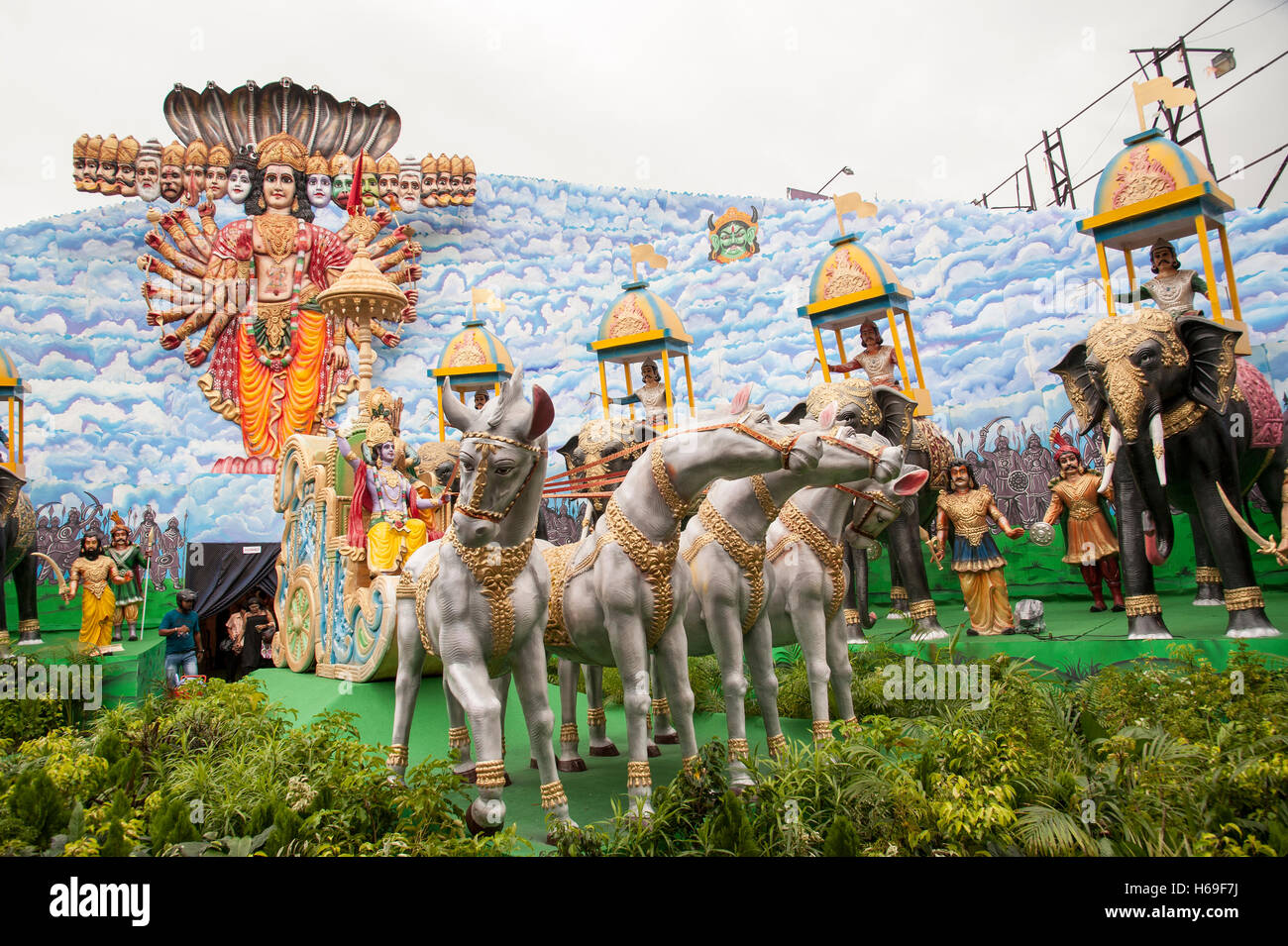 Idol von Krishnas universelle Form bei Nagar Basar Durga Puja im Kolkata West Bengal Indien Stockfoto