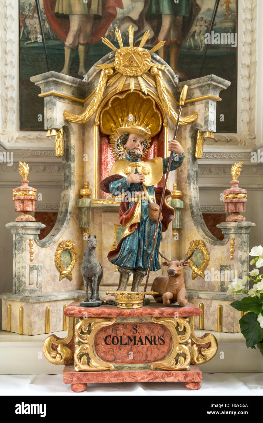 Statue S. Colmanus an die barocke St. Coloman Kirche in der Nähe von Schwangau, Allgäu, Bayern, Deutschland Stockfoto