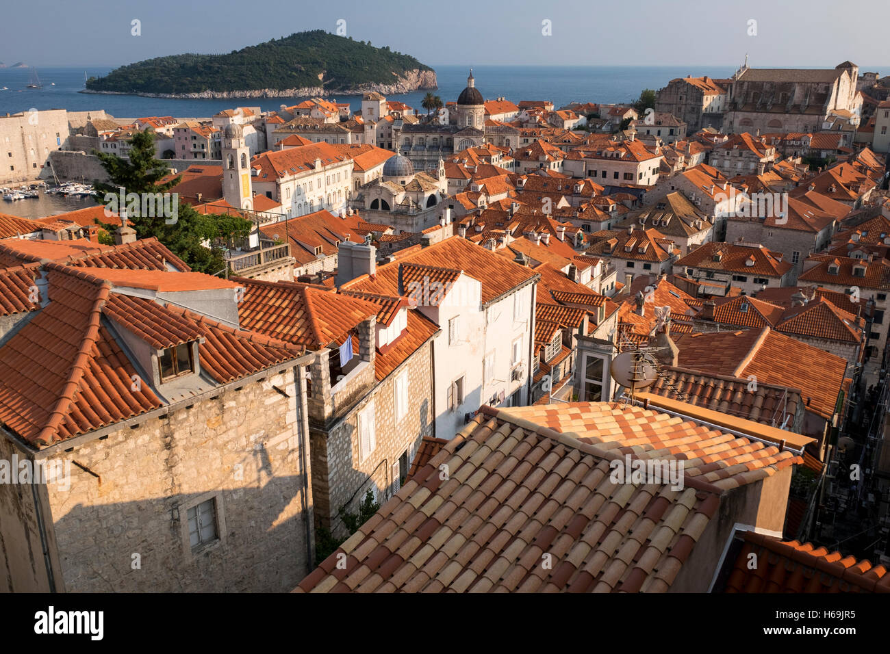 Szene in das UNESCO-Weltkulturerbe der Altstadt von Dubrovnik an der dalmatinischen Küste in Kroatien. Stockfoto