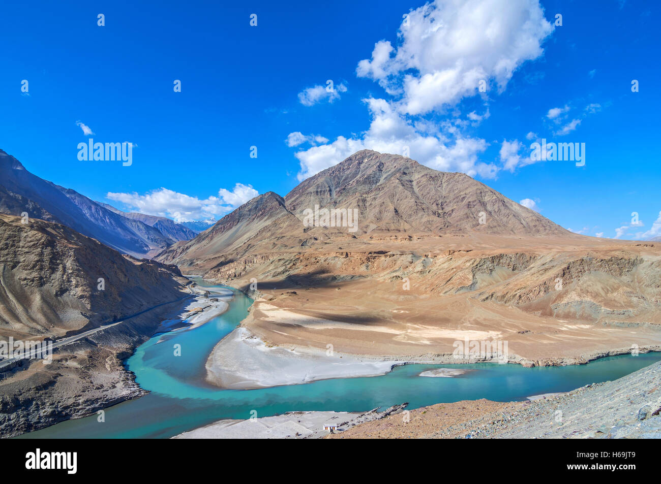 Zusammenfluss von Zanskar und Indus River in Ladakh, Indien Stockfoto