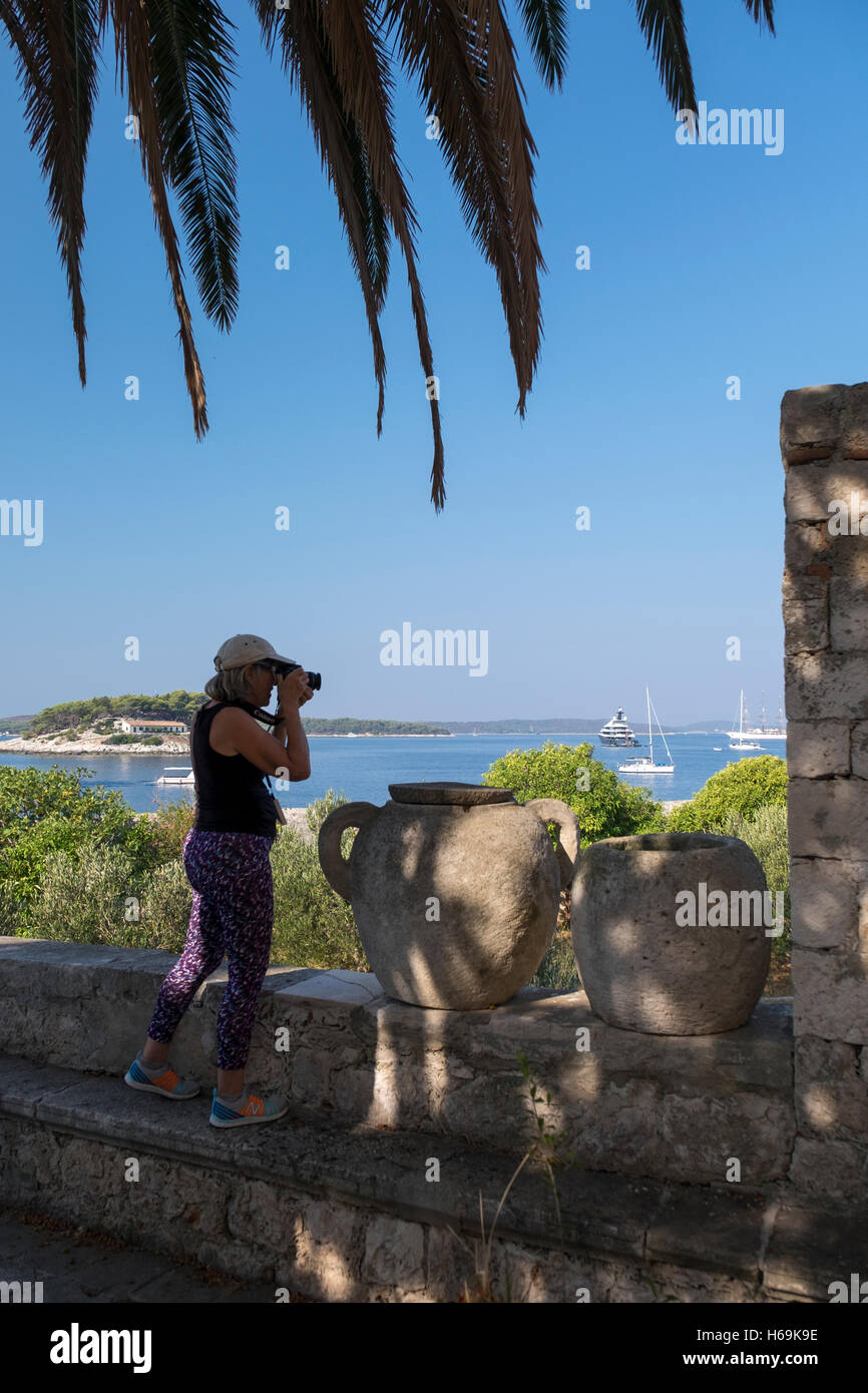 Ein Gast aus der National Geographic/Lindblad-Expeditionen "Dalmatinischen Küste nach Griechenland" voyage Fotografien der Stadt Hvar von t Stockfoto