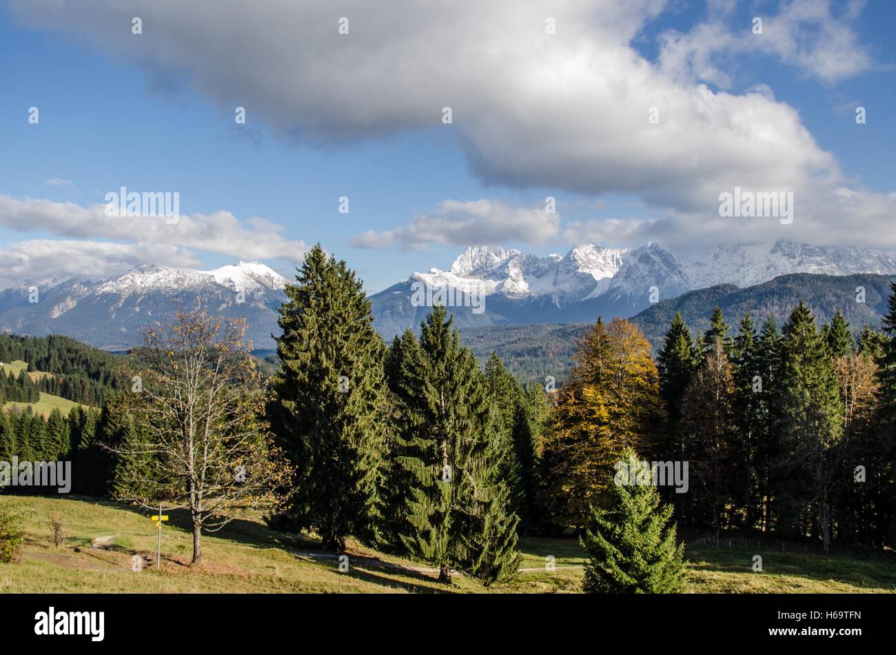 Die Gebirgskette Karwendel, Karwendel, auch einfach genannt gehört zu den nördlichen Kalkalpen und liegt größtenteils auf Tiroler Gebiet, Stockfoto