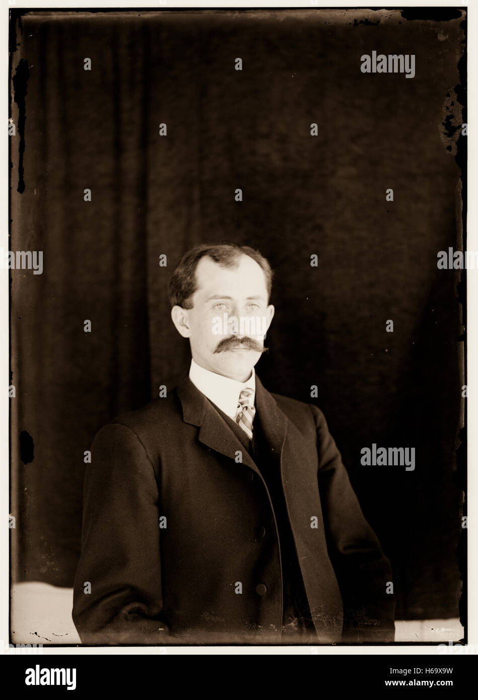 Orville Wright, Alter 34, Kopf und Schultern, mit Schnurrbart. Stockfoto Orville Wright, Alter 34, Kopf und Schultern, mit Schnurrbart. Stockfoto