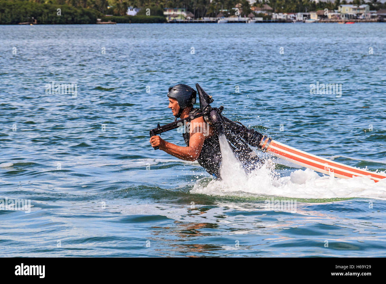 Florida Keys Jetpack aus Islamorada in den Florida Keys. Dies ist fliegen wie James Bond. Stockfoto