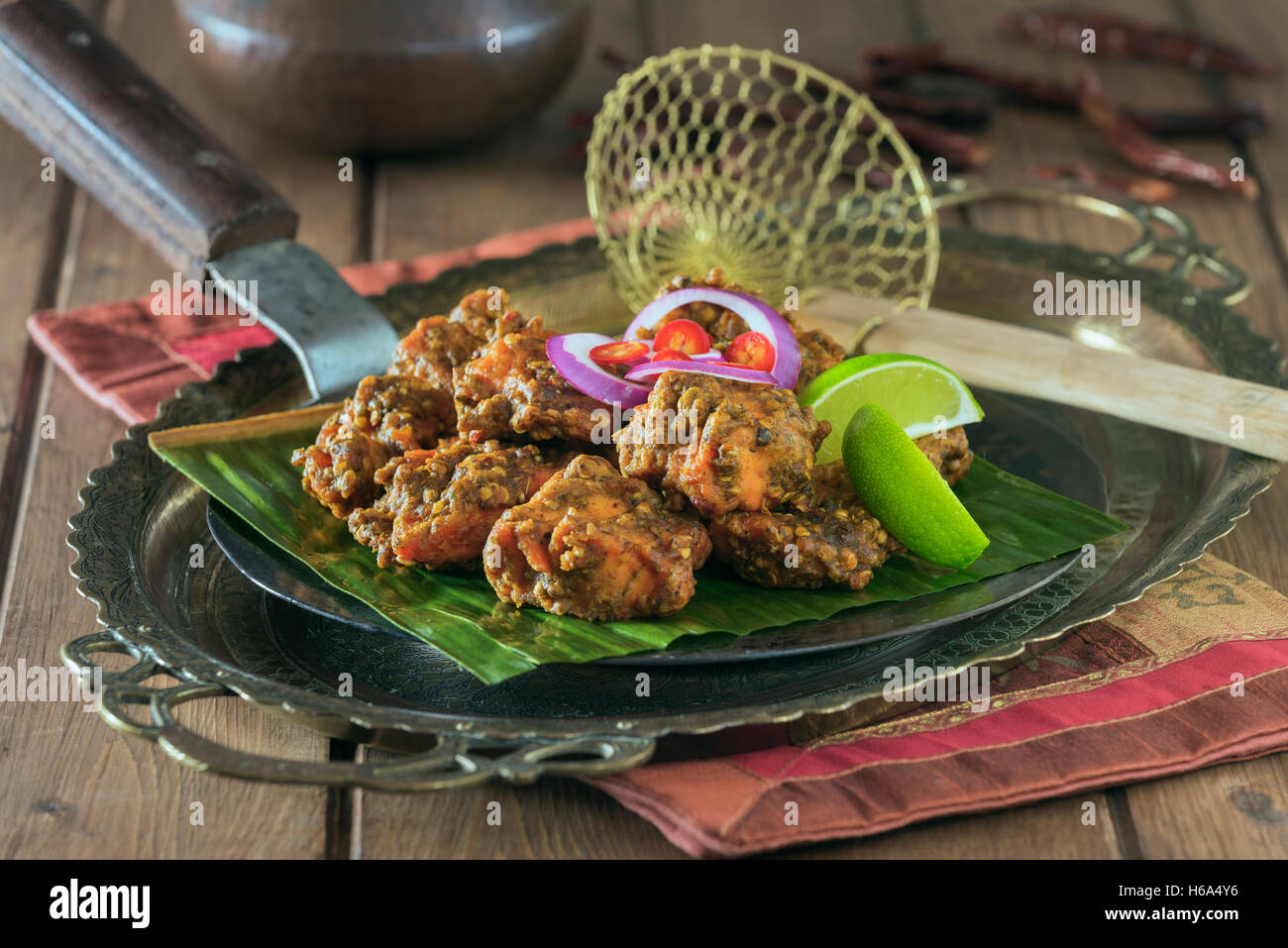 Lahori Fischbrut. Gebratener Fisch in würzigen Teig. Indien-Pakistan-Essen Stockfoto