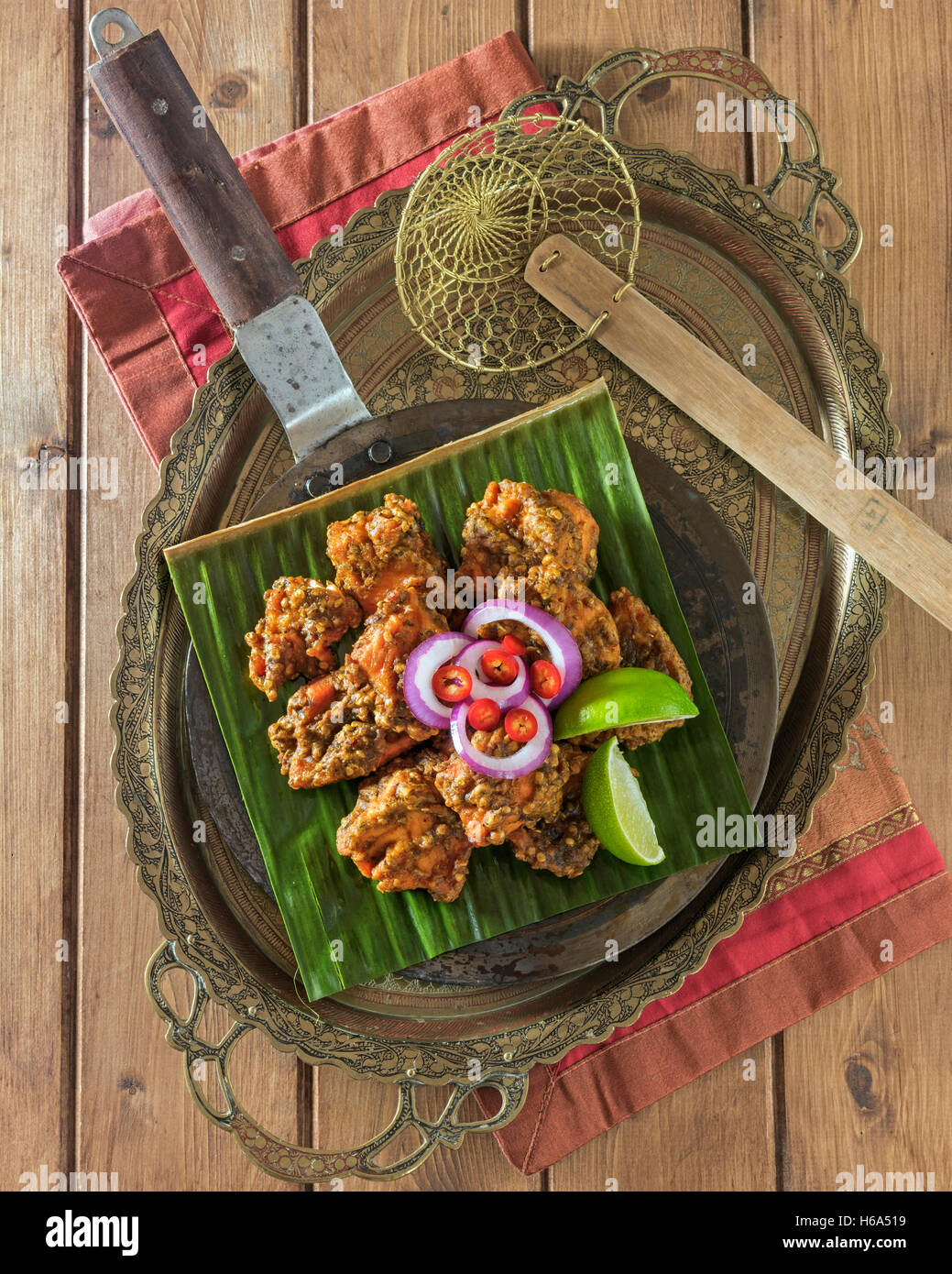 Lahori Fischbrut. Gebratener Fisch in würzigen Teig. Indien-Pakistan-Essen Stockfoto