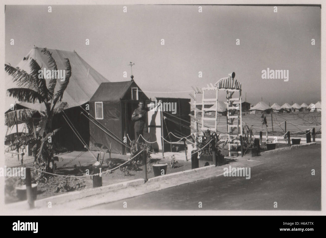 British Army Pioneer Camp in 10 Base Ordnance Depot Royal Army Ordnance Corps (RAOC) Camp at Geneifa Ismailia area near the Suez Canal 1952 in the period prior to receition of British troops from the Suez Canal Zone and the Suez Crisis. Stockfoto