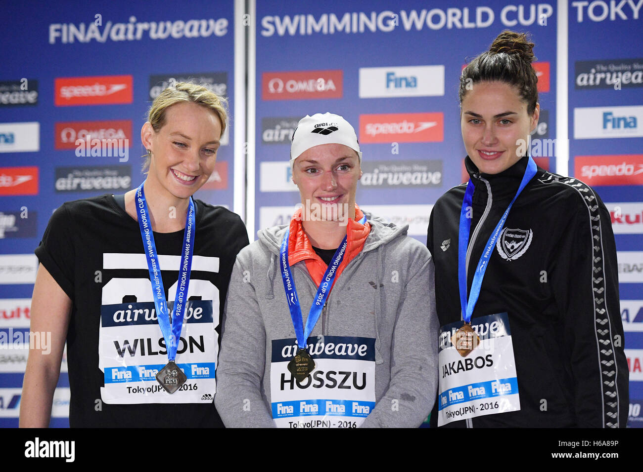 Tatsumi Internationale Schwimmbad Tokio Japan 25 Oktober 2016 L R Zsuzsanna Jakabos Katinka Hosszu Hun Madison Wilson Aus 25 Oktober 2016 Schwimmen Fina Schwimmen Wm Tokio Frauen 200 M Freestyle Preisverleihung Am Internationalen