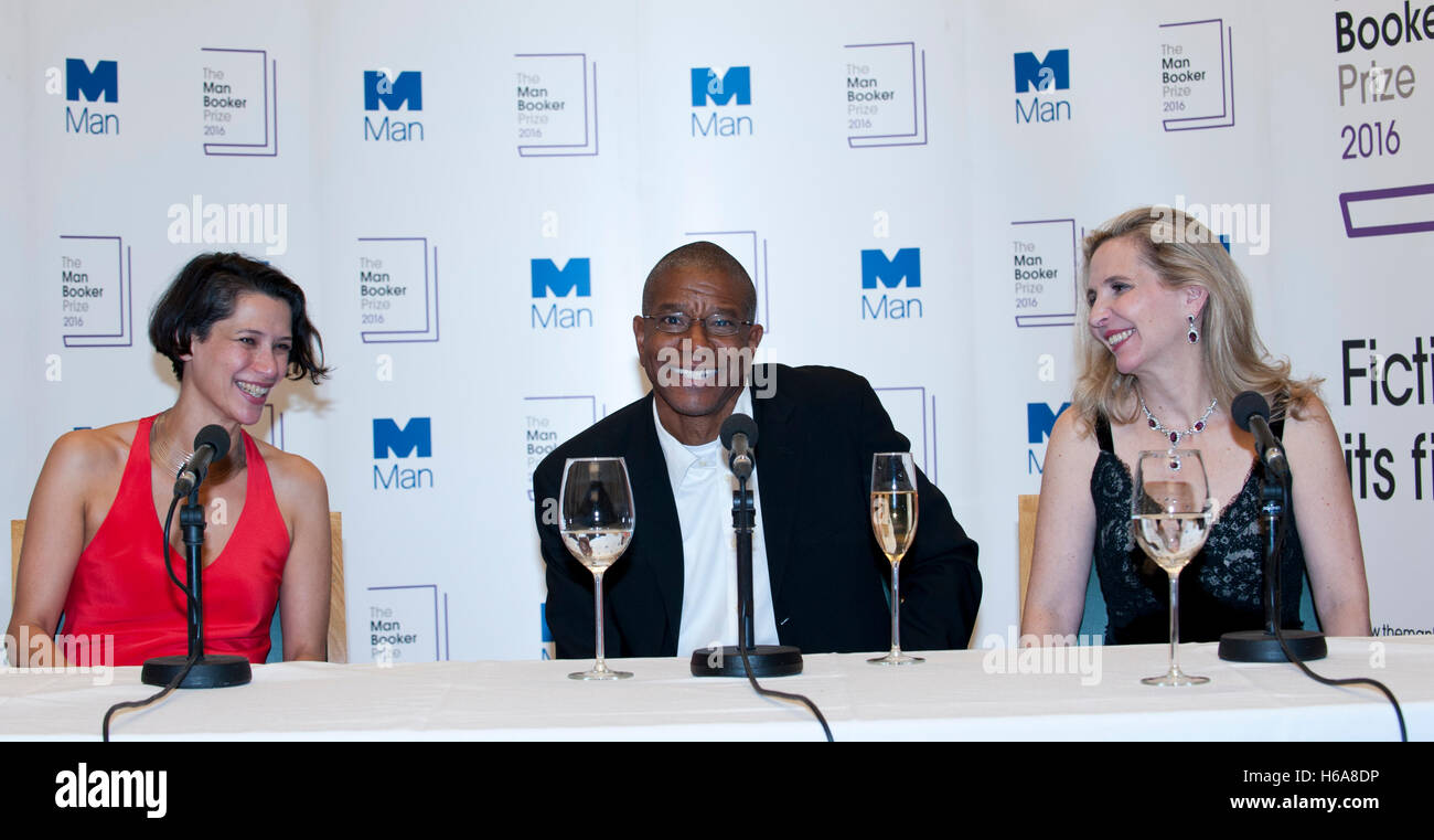 London, UK. 25. Oktober 2016. Paul Beatty, erste US-Autor gewinnt den Man Booker Prize 2016 für seinen Roman The Sellout bei der Preisverleihung, The London Guildhall UK 25. Oktober 2016 Credit: Prixpics/Alamy Live News Stockfoto