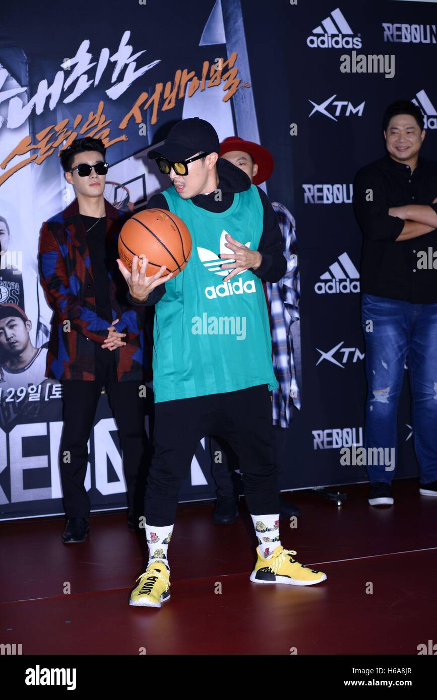 Seoul, Korea. 25. Oktober 2016. HaHa, Jung Jin Woon und San E etc. besuchen Basketball Show Rebound in Seoul, Korea am 25. Oktober 2016. (China und Korea Rechte heraus) © TopPhoto/Alamy Live-Nachrichten Stockfoto