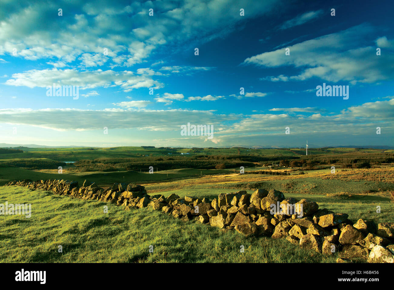 Blick über die Neilston Landschaft von oben Harelaw Damm, Neilston, East Renfrewshire Stockfoto