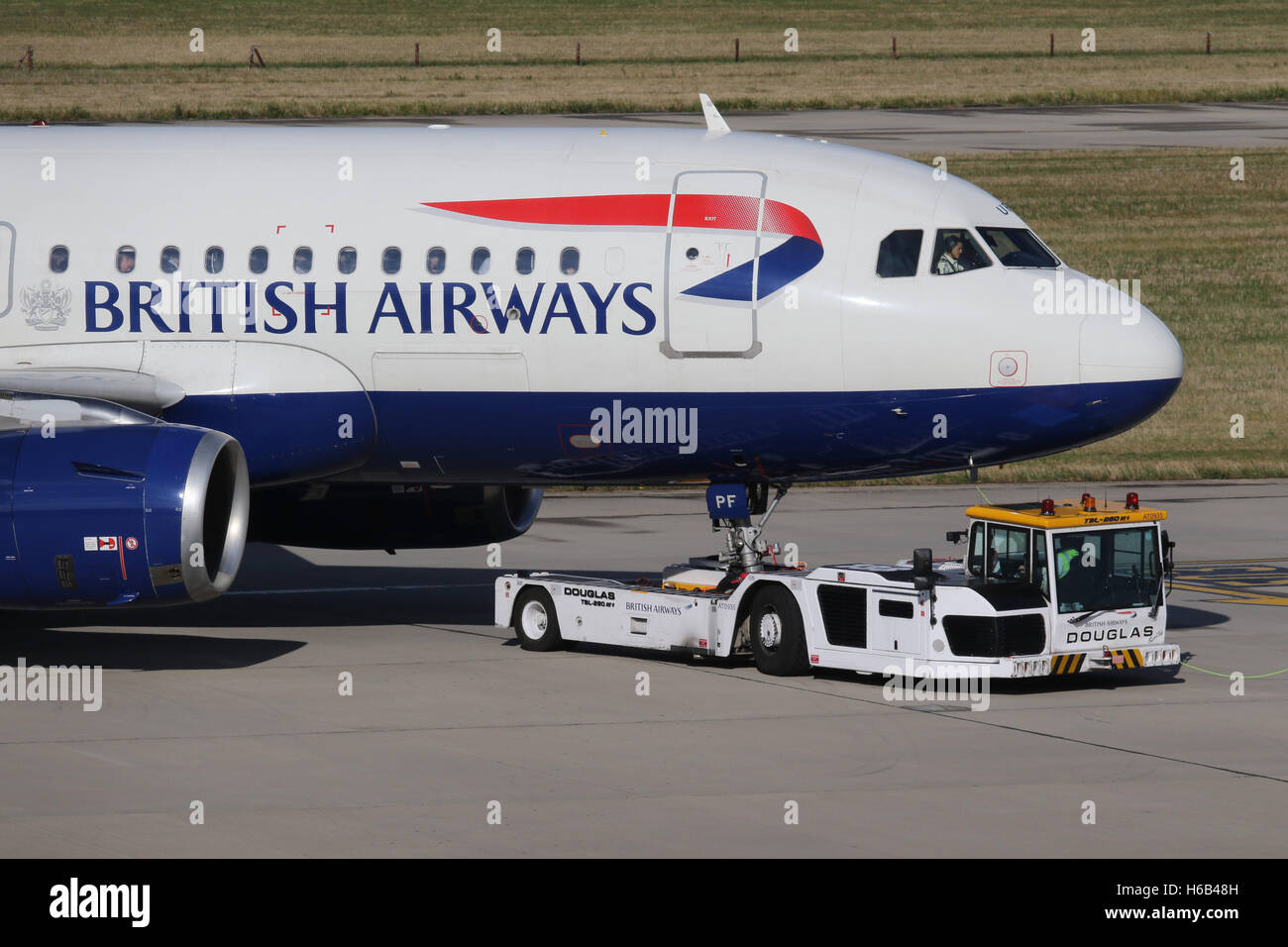 BRITISH AIRWAYS DOUGLAS SCHLEPPER TRAKTOR Stockfoto