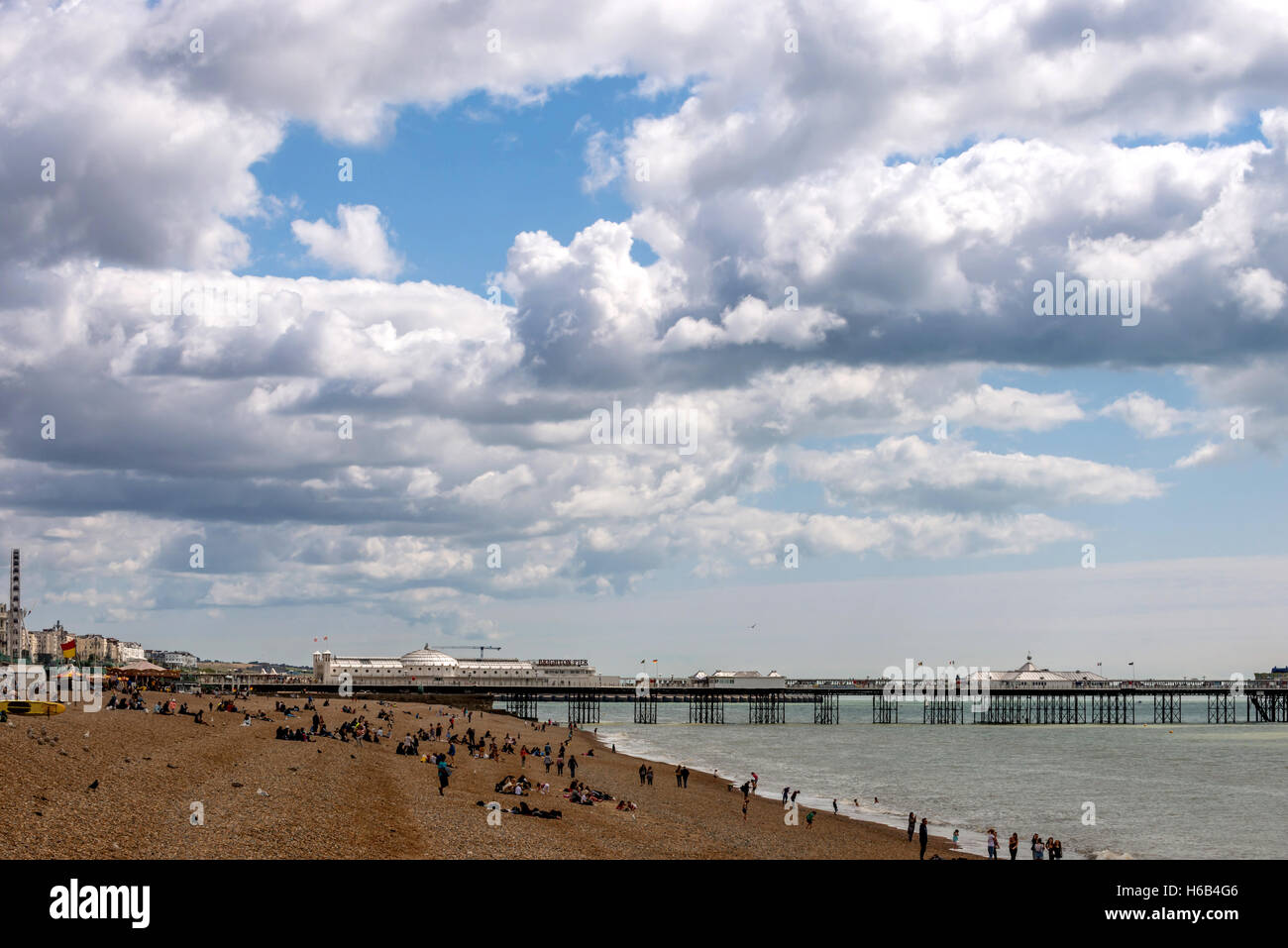 Einen ruhigen Tag im August am Strand von Brighton Stockfoto