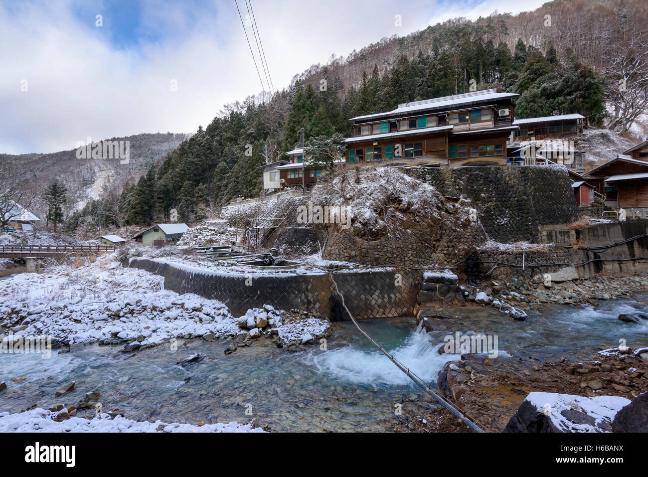 Nagano, Japan - 26. Dezember 2015: Korakukan in der Nähe von Snow Monkey Park, Yamanouchi, Japan Ryokan. Stockfoto