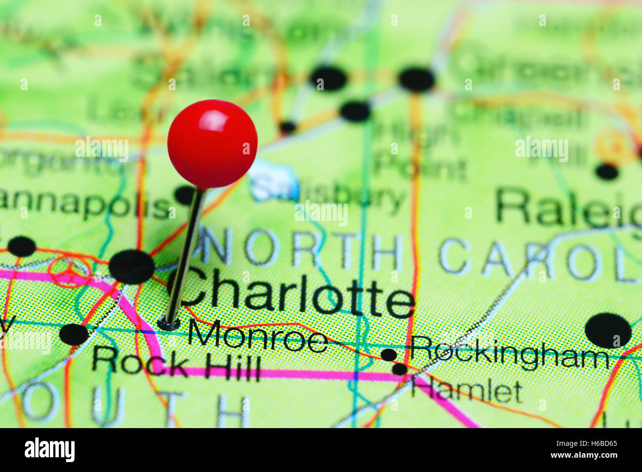 Monroe fixiert auf einer Karte von North Carolina, USA Stockfotografie