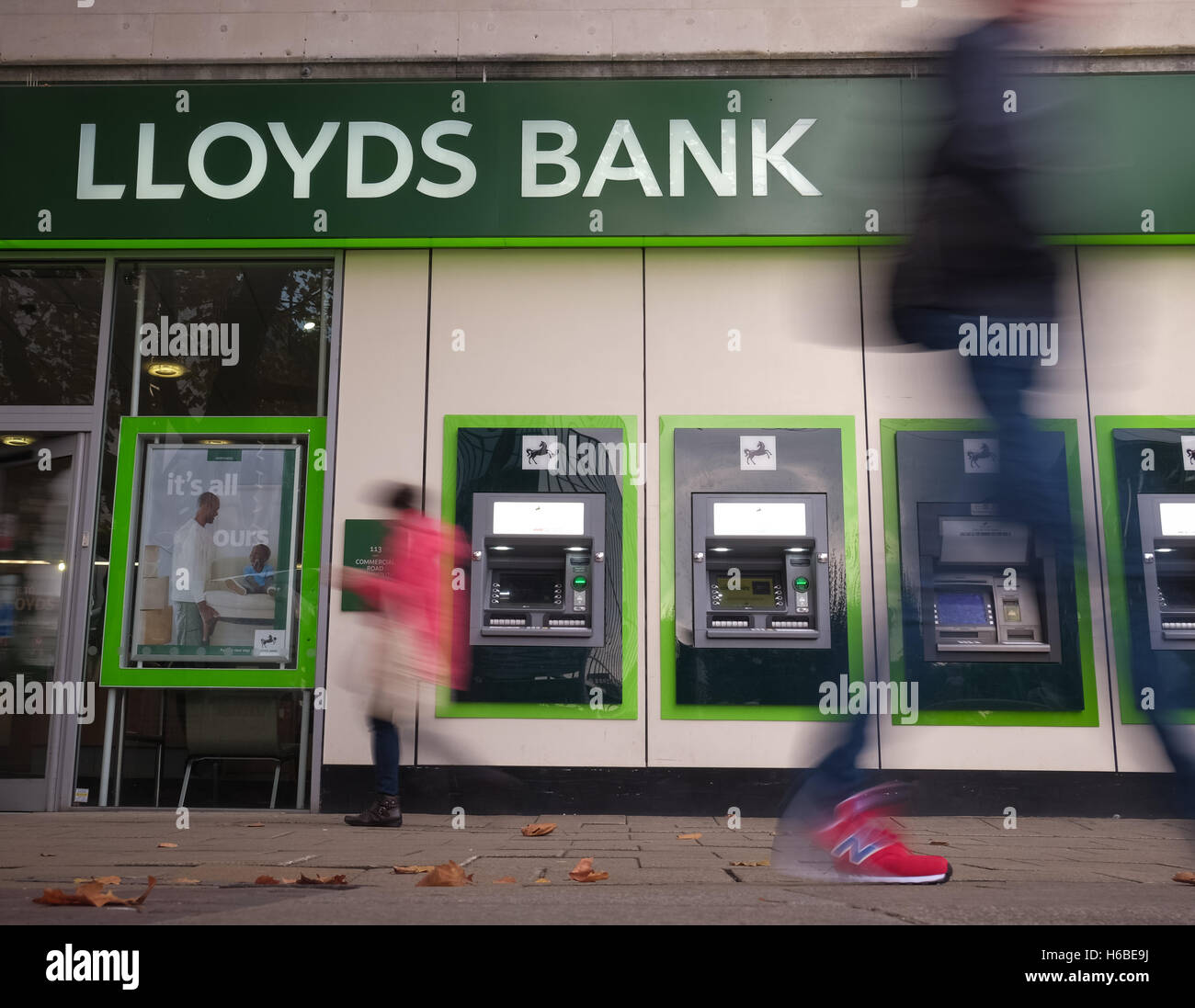 Eine Gesamtansicht der Lloyds Bank in Commercial Road, Portsmouth Stockfoto