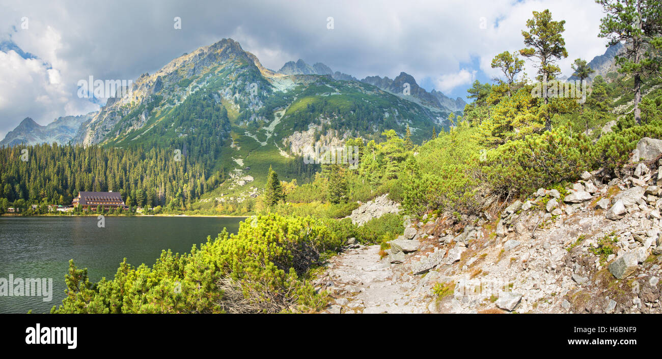 Hohe Tatra - Panorama Popradske Pleso See und Chalet Stockfoto