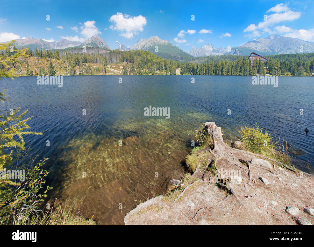 STRBSKE PLESO, Slowakei - 12. September 2016: Hohe Tatra - Strbske Pleso See. Stockfoto