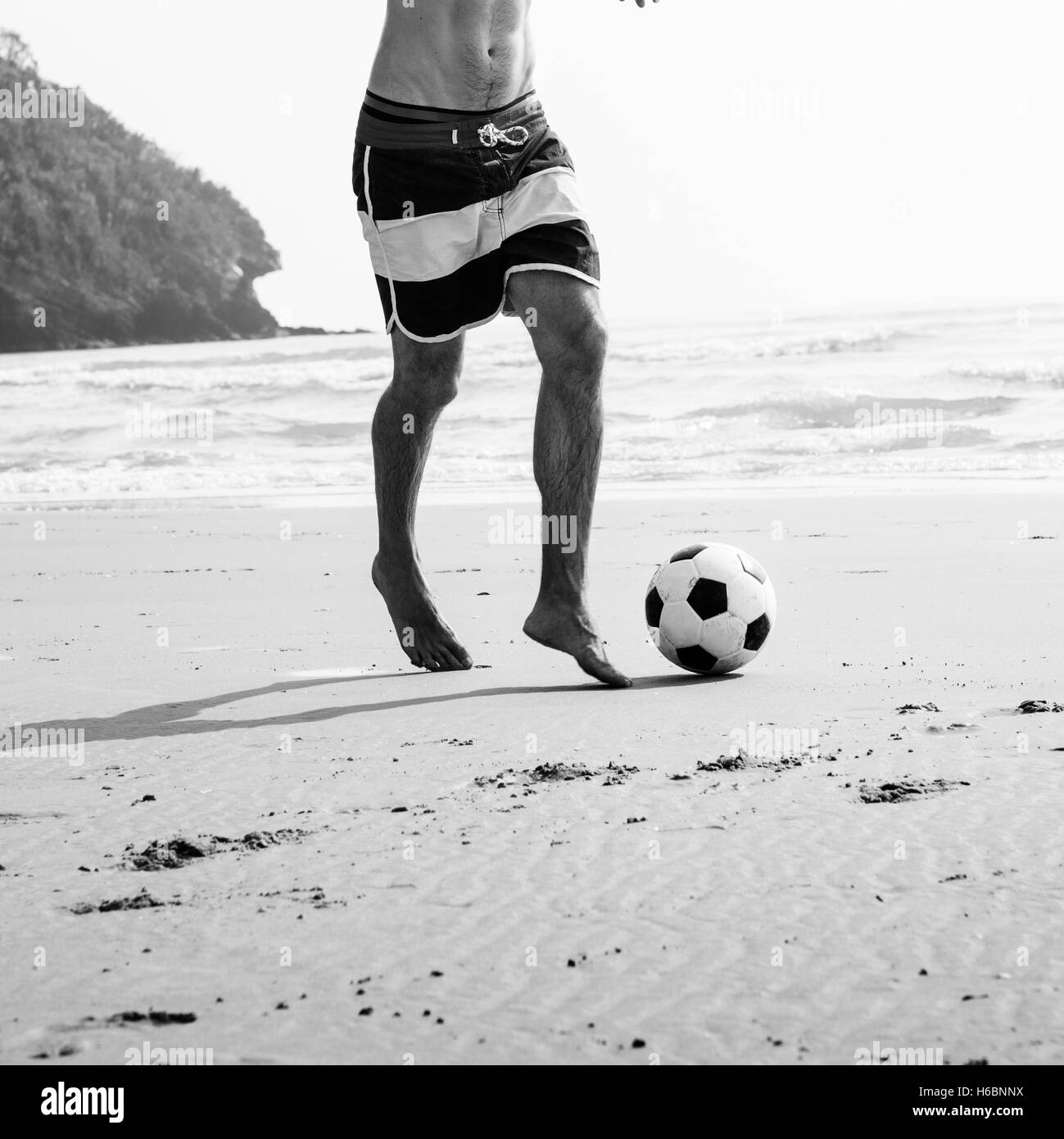 Mann Strand Sommer Urlaub Ferien Fußball Konzept Stockfoto