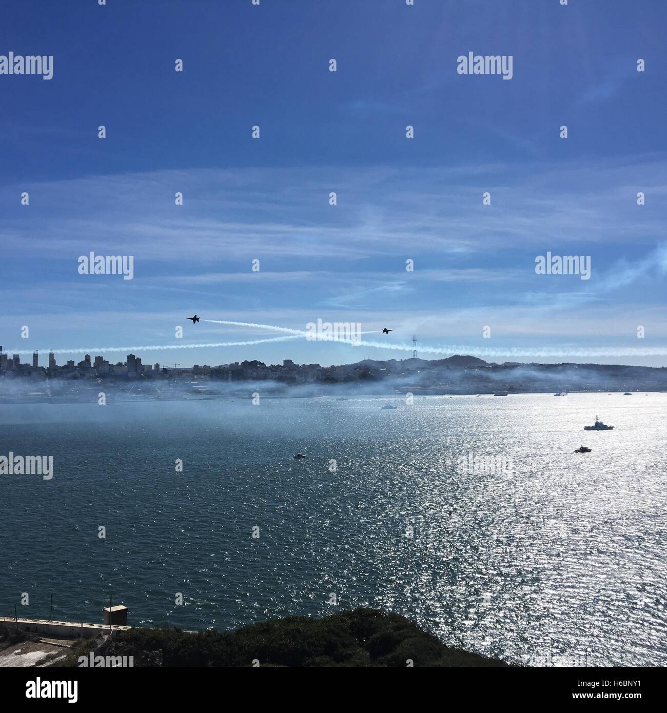 Flotte Woche Praxis über der Bay Area von Alcatraz aus gesehen Stockfoto