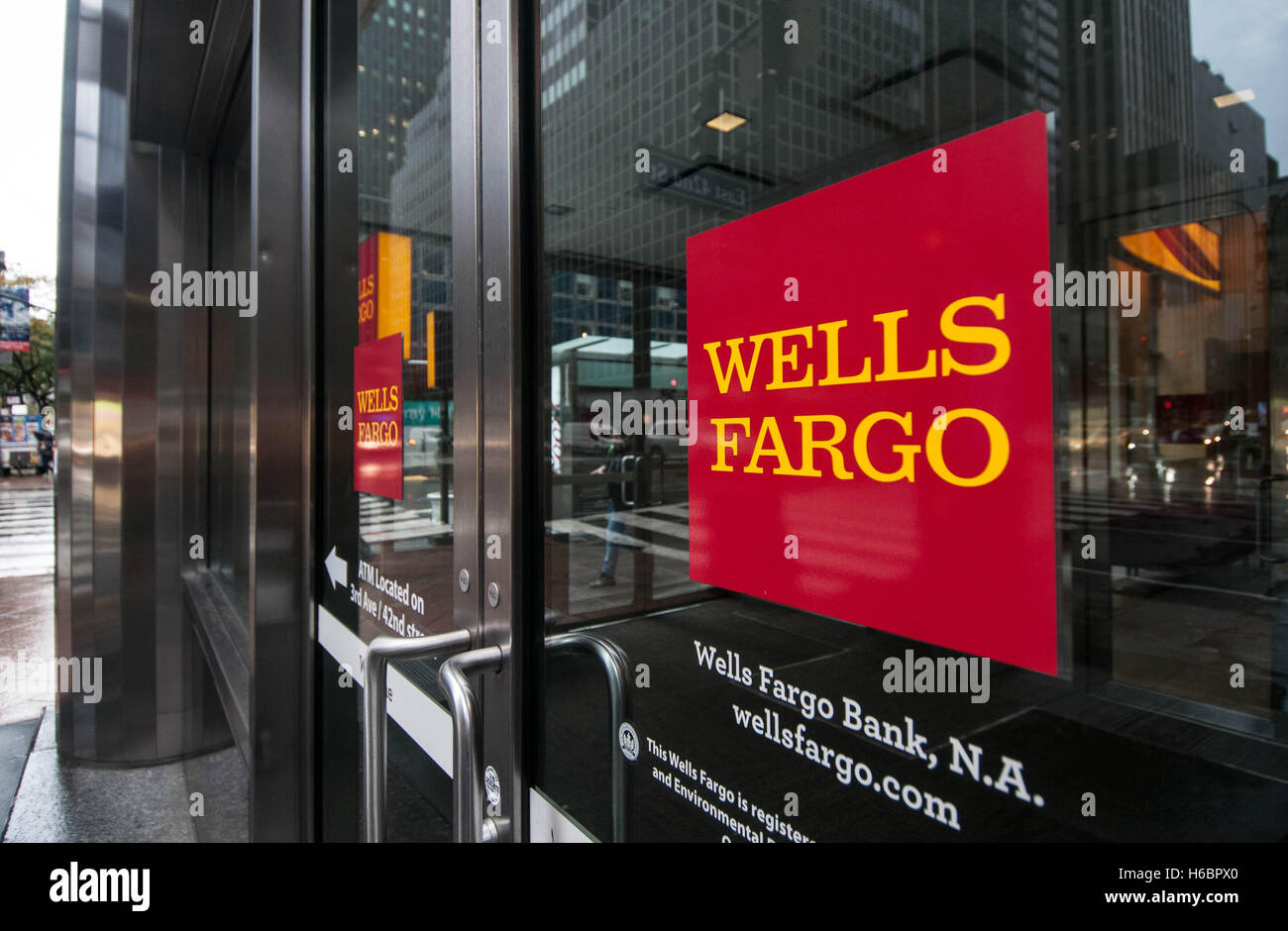 Wells fargo bank logo -Fotos und -Bildmaterial in hoher Auflösung – Alamy