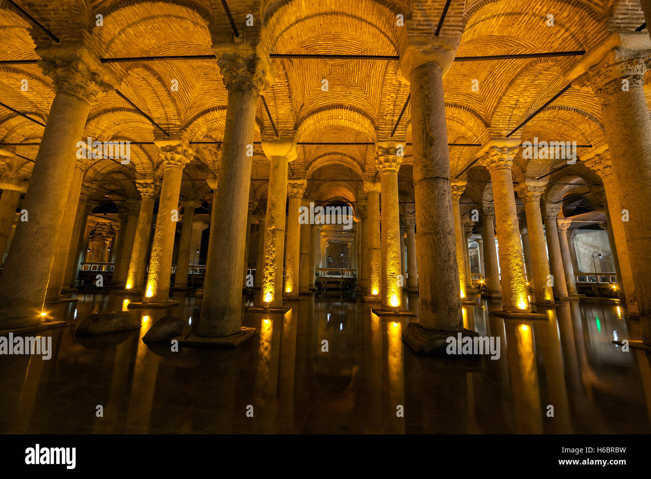 Die Basilika Zisterne - unterirdische Wasser Reservoir Build von Kaiser Justinianus im 6. Jahrhundert, Istanbul, Türkei Stockfoto