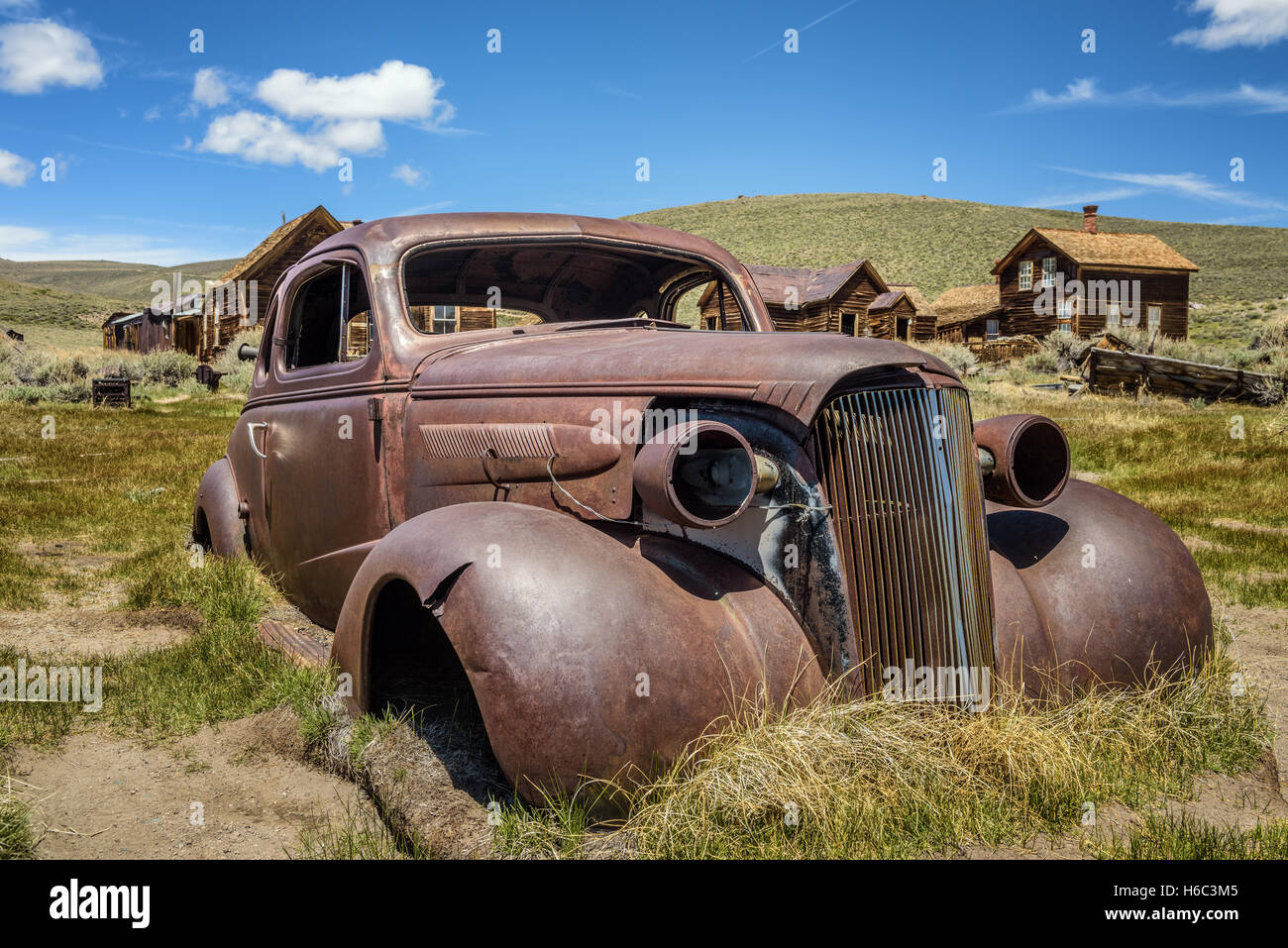Autowrack in Geisterstadt Bodie, California Stockfoto