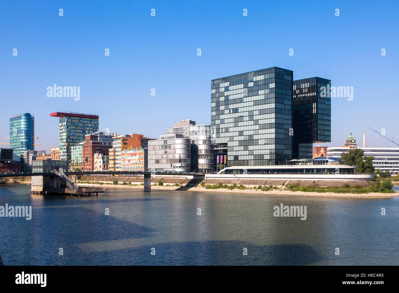 Europa, Deutschland, Düsseldorf, Medienhafen (Medienhafen) mit dem Hyatt Regency Hotel. Stockfoto