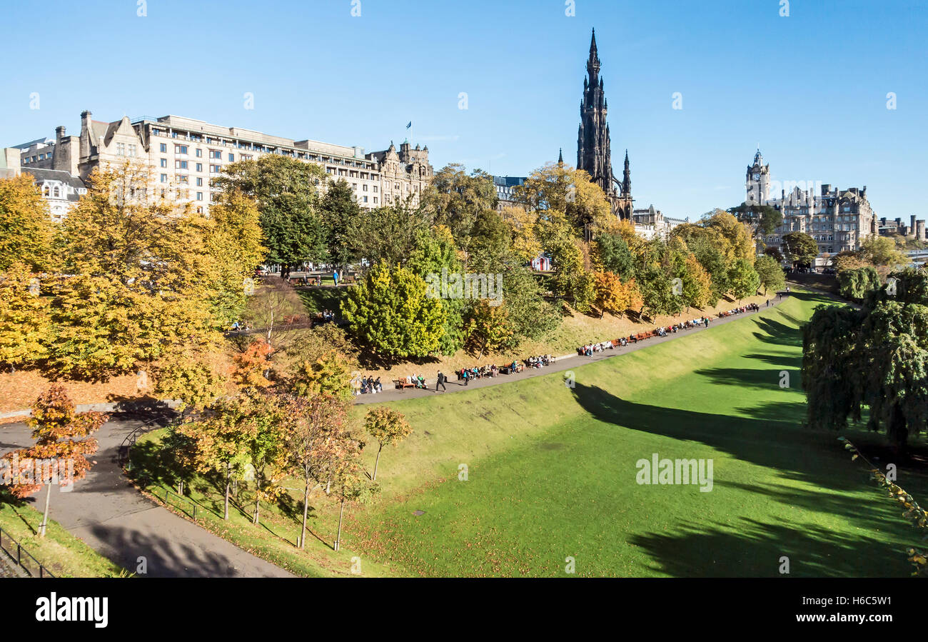 Herbstfarben im Osten Princes Street Garden Edinburgh Schottland Stockfoto