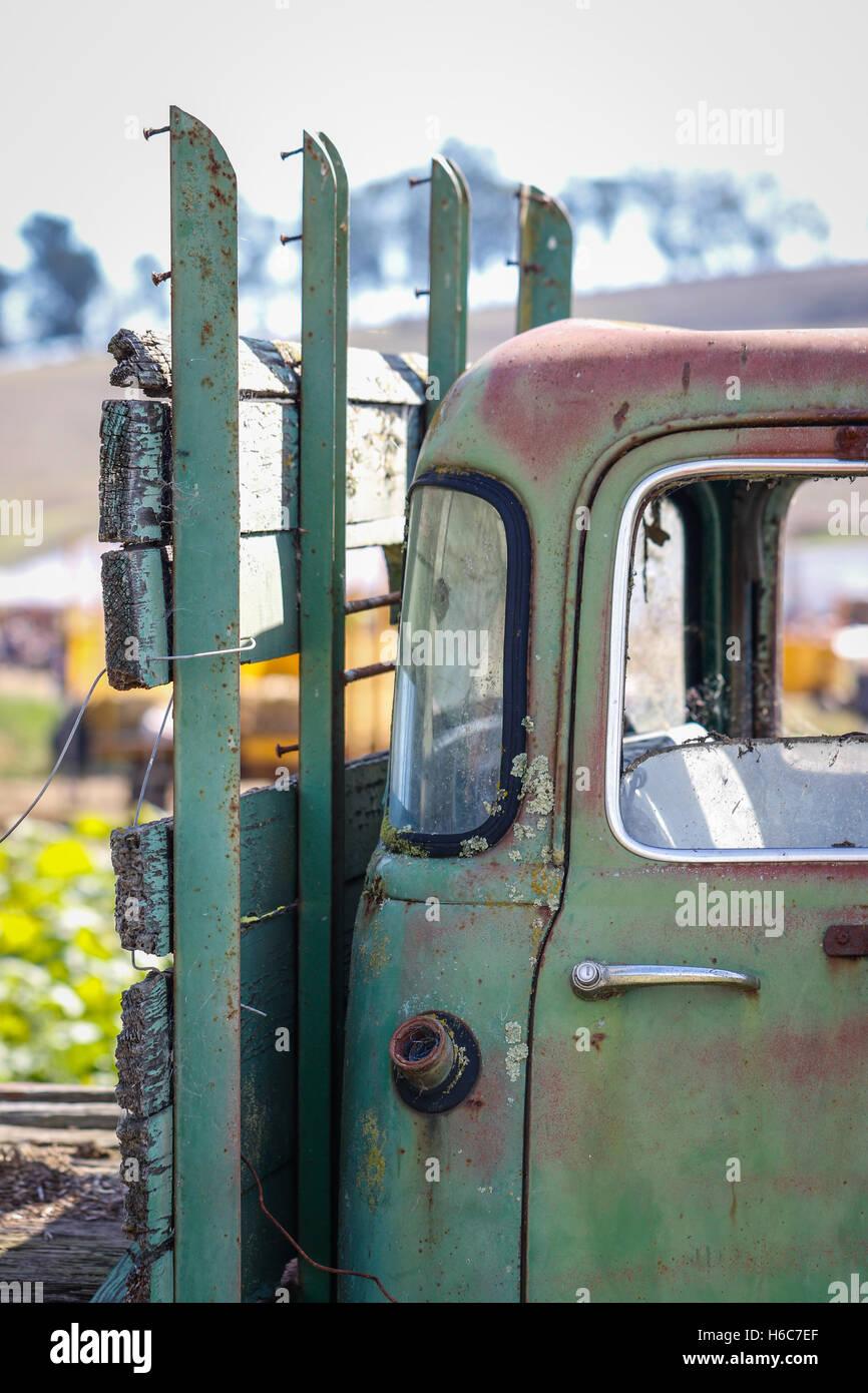 Alten GMC-Tieflader, die verlassene war. Stockfoto