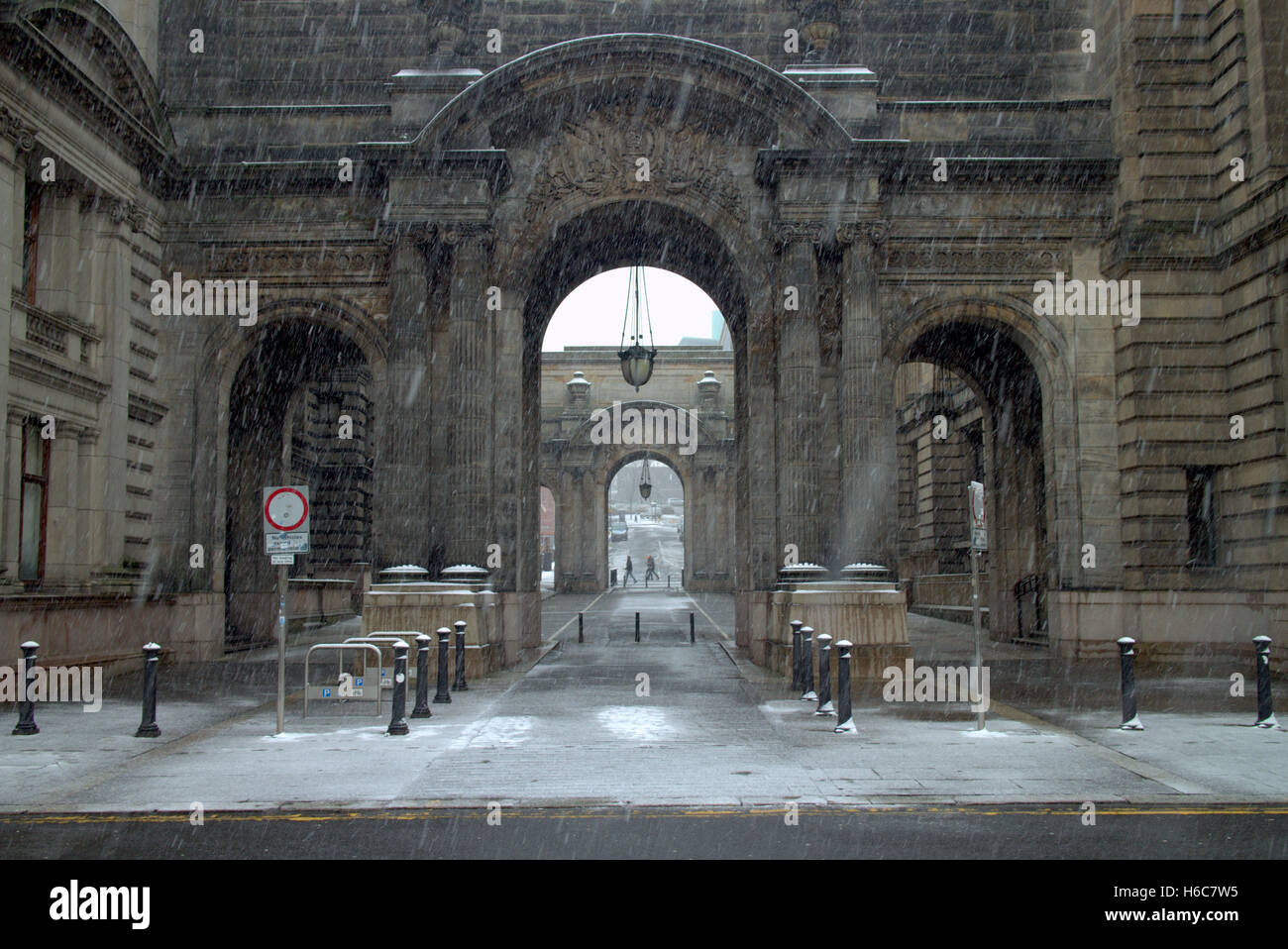 Glasgow inszeniert Straßen im Schnee während des Winters White Christmas Stockfoto
