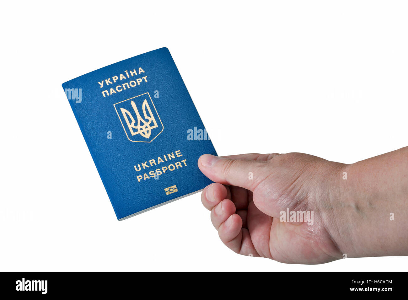 Hand, die ukrainischen biometrischen Pass isoliert auf weißem Hintergrund Closeup mit Textfreiraum Stockfoto