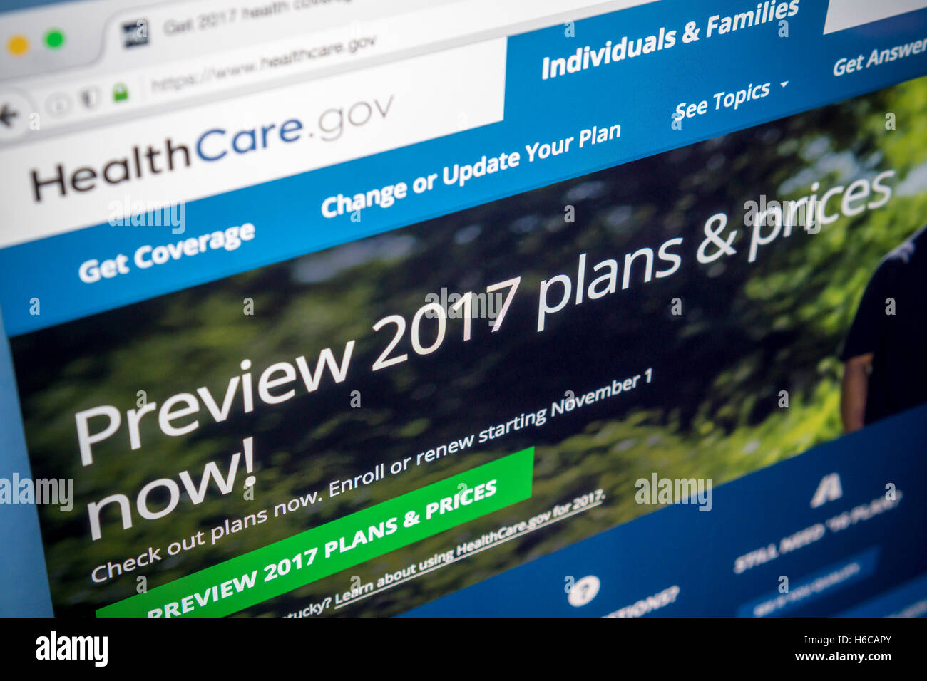 Die Healthcare.gov Website, Unterstützung der Verbraucher bei der Beschaffung von Krankenversicherung auf Dienstag, 25. Oktober 2016.  Prämien unter Obamacare werden voraussichtlich steigen durchschnittlich 25 Prozent im Jahr 2017 in 39 Staaten, die bieten Versicherungen unter der Bundesrepublik Marktplatz. Darüber hinaus wird der Pool der Versicherer mit einigen Staaten bietet nur eine Option schrumpfen. (© Richard B. Levine) Stockfoto