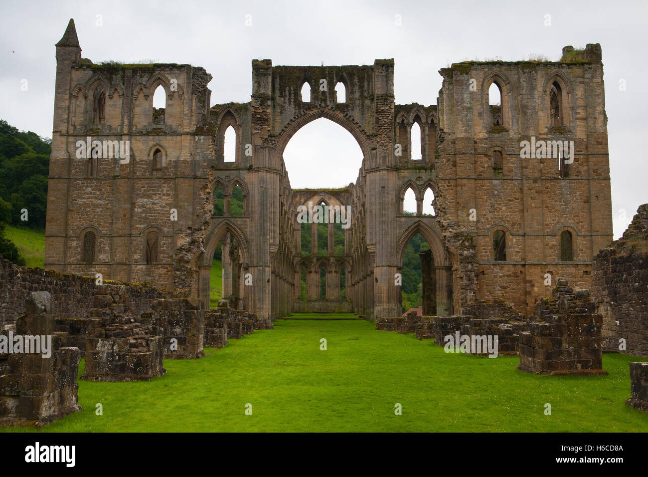 Ruinen von Rievaulx Zisterzienserabtei in der Nähe von Helmsley in North Yorkshire, England Stockfoto