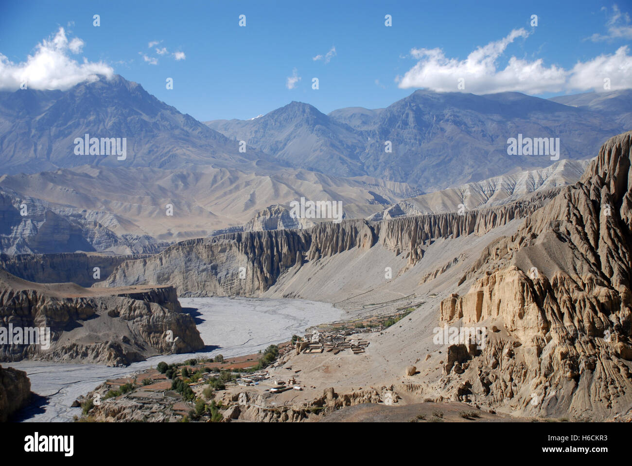 Der karge Gebirgslandschaft der entfernten Damodar Himal in der Mustang-Region von Nepal besuchte zuerst eine Fläche von Bill Tilman Stockfoto