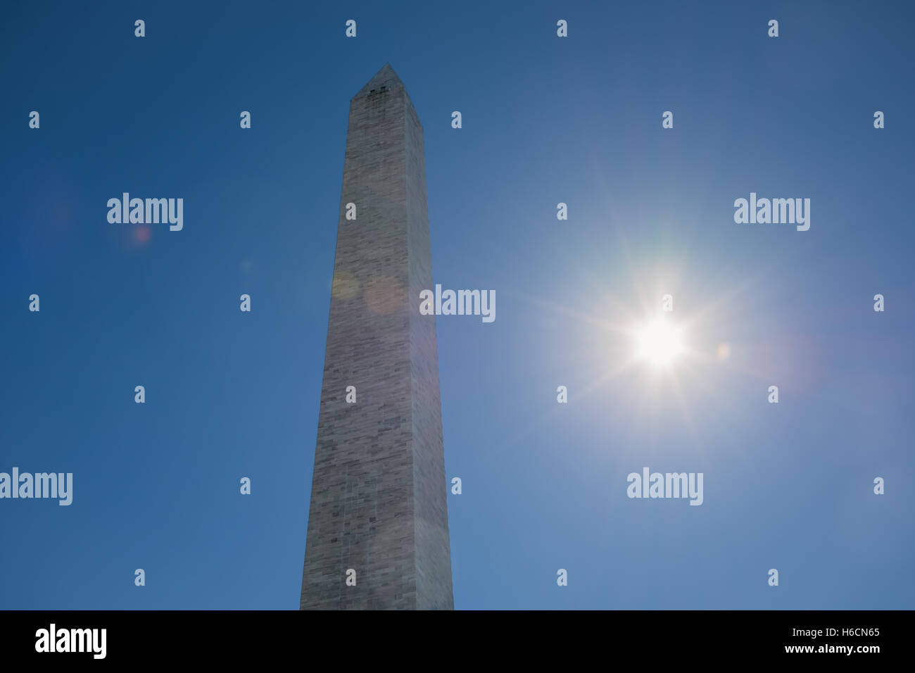 Das Washington Monument in der Mitte Tag Sonne Stockfoto